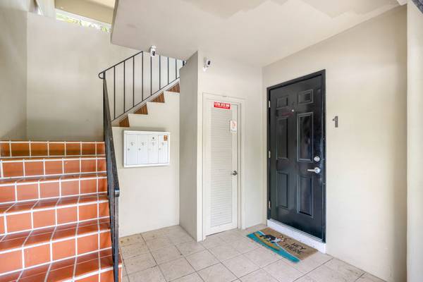$2,050 / 1br - Remodeled 1 Bed/1 Bath with Walk-In Closet - Fort Lauderdale (Fort Lauderdale)63825468986371123