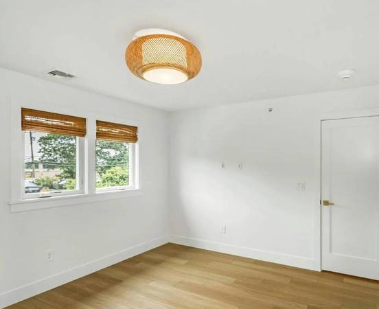 $920 / 1br - Clean and Inviting Apartment Near Downtown Shops (foster city)63813715538817120