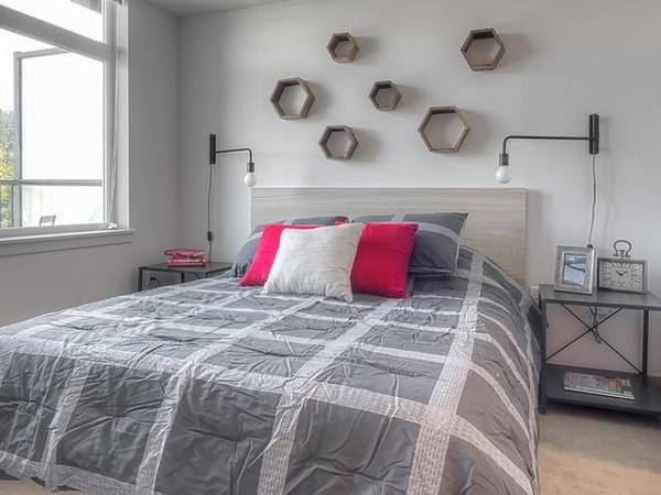 $3,456 / 2br - 1270ft2 - Quartz kitchen countertops with full height ceramic tile backsplash (Redmond)63874307426689124