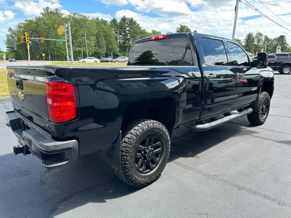 ** 2017 CHEVY SILVERADO 2500HD CREW CAB LT Z71 1 OWNER 4X4 ** - $27,500 (WALSH TRUCK AND AUTO)63623706590339124