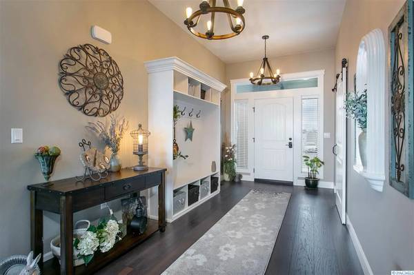 $548,900 / 3br - 1987ft2 - BEAUTIFUL CUSTOME HOME IN CANYON RANCH COMMUNITY (KENNEWICK WA.)64036705998722121