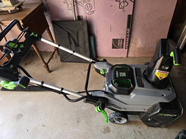 EGO Snowblower w/ Two 5AH Batteries & Dual Rapid Charger 1