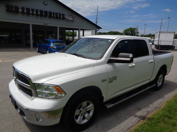 2019 Ram 1500 Classic SLT Crew Cab 4x4 - $28,990 (East Carondelet, IL.)63621418804611120