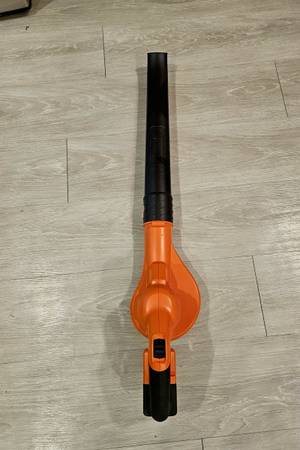 BLACK+DECKER 40V MAX* Cordless Sweeper 1