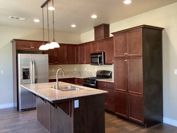 $2,195 / 3br - 1356ft2 - 3930 W. Prescott Ave (Visalia)63809664386433122