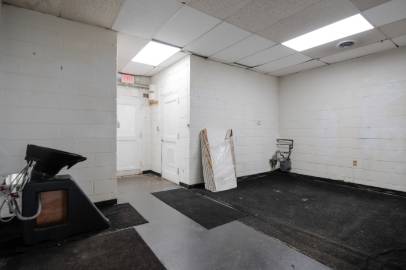 $800 / 980ft2 - Retail in Detroit64018940644737123
