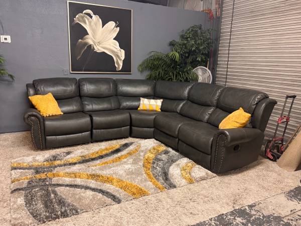Large Gray Reclining 5 Piece Sectional Couch Living Room Set - Delivery Availabl 1