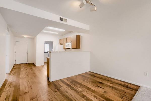Exclusive 2 BRs-Pool, Elevator, and Modern Perks Await! 1