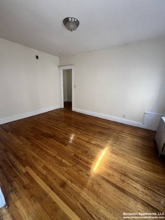 $2,100 / 1br - ** 1 Mes GRATIS ** SIN comisión ** Brighton 1 dormitorio incluye Calefacción y Agua Caliente. Mascotas permitidas (Brighton)64186292226690124