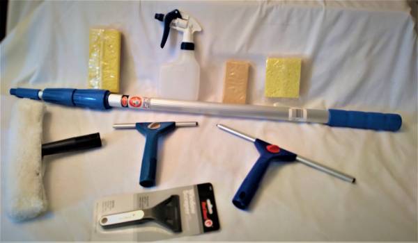 WINDOW CLEANING KIT   TOOLS OF THE TASK 1