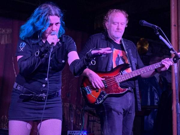 BUSCADO: Guitarra comprometido, versátil y creativo (Watertown)