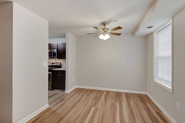 $1,610 / 2br - 2B/1.5B, Lavadora/Secadora en Unidades de 2 Dormitorios 2 Baños, Lavavajillas (1 Giard Dr, Woodlawn, MD)63685908884739122