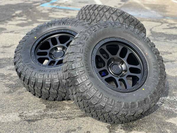 Rines y neumáticos AGP TRUX de 17" para Chevy Silverado 1500, Tahoe, GMC Sierra - $1.35063440041957761122