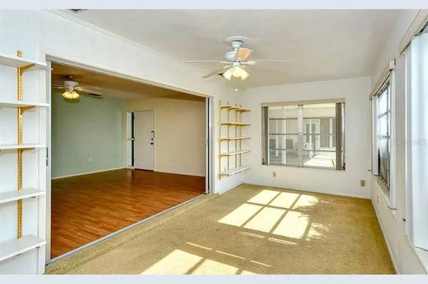 $1795.00 / 2br - 1386ft2 - Spacious  2 Bed 2 bath in quiet condominium close to the sea63791128846721123
