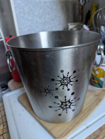 Nice stain less wine ice bucket 1