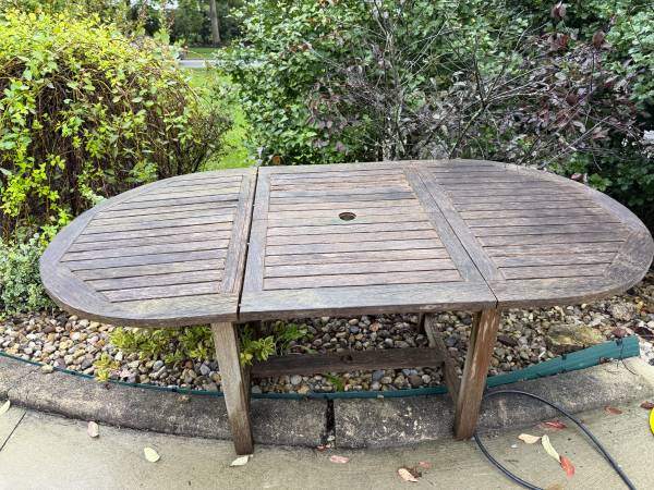 free teak table 1