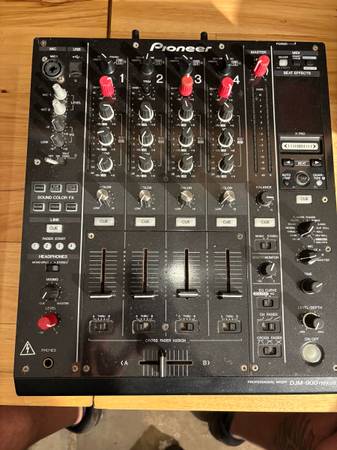 Pioneer DJM 900 Nexus Professional Mixer 1