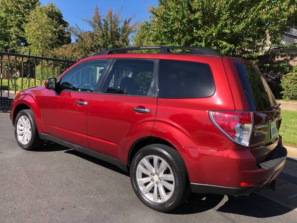 2011 Subaru Forester SUV 1