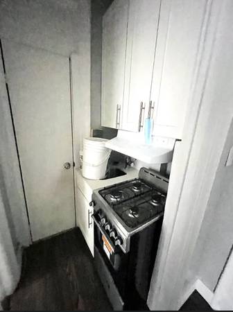 $2,000 🌟 Cozy Sunlit Studio w/ Renovated Kitchen – Elevator Building (Flatbush)63788575528705123