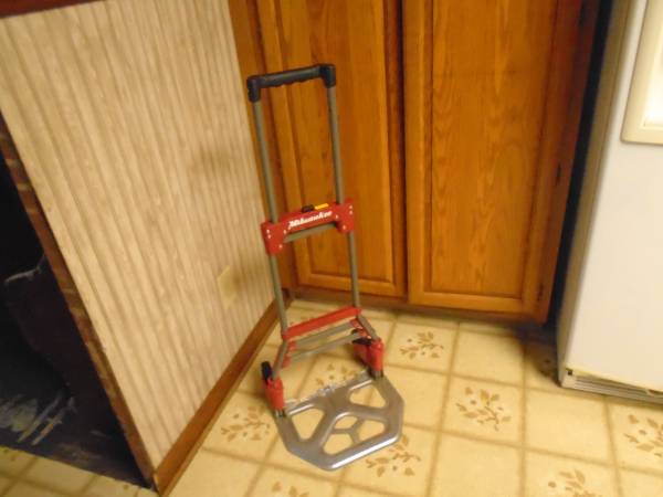 Milwaukee Portable Foldup Handtruck 1