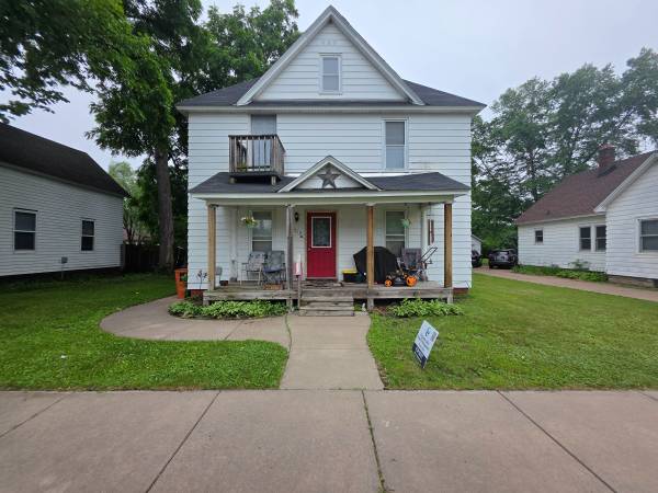 $700 / 2br - $675 |2Bd 1Ba|712 1/2 McDonough St | Available NOW! (Eau Claire)63845959621377121