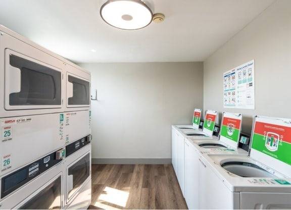 $2,685 / 700ft2 - On-Site Management, Covered Parking, Fireplace (3767 Clarington Ave, Los Angeles, CA)63812226343681124