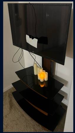 3 Glass shelves Tv stand with RCA Tv 1