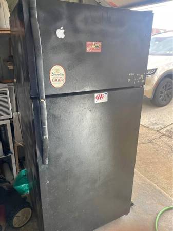 Older fridge, working fine 1