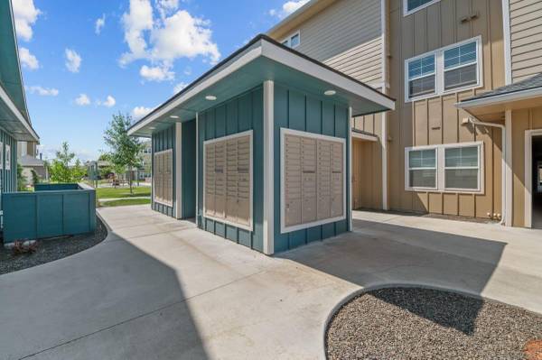 $1,425 / 1br - 787ft2 - 24 Hour Parcel Pick Up Facility, Smart Home Technology, 2 Playgrounds (Paramount)63794895453699123