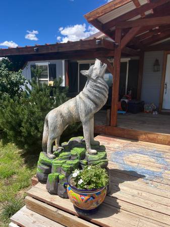 Custom Life-Size Chainsaw Carved Howling Wolf Sculpture -Fine Wood Art 1