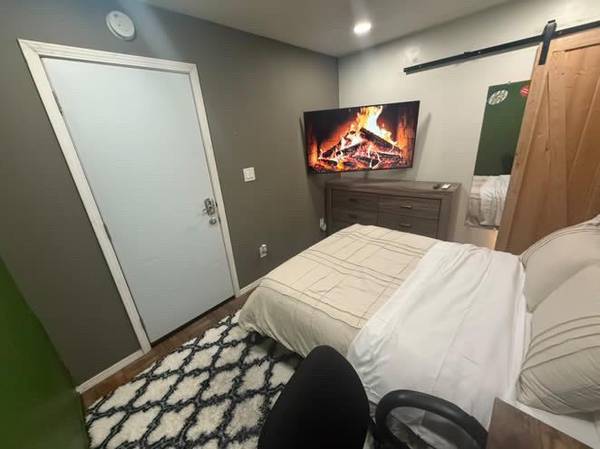 $1,200 / 7br - 100ft2 - Clean, Friendly & Responsible Roommate Wanted (San Diego / College Area/ SDSU Area)63933119241730120