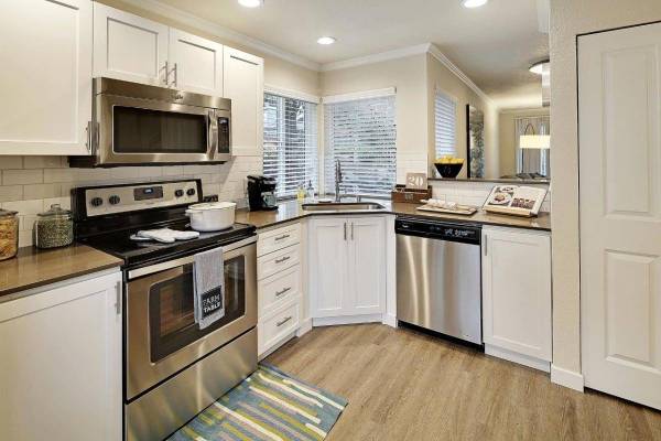 $3,125 / 2br - 1202ft2 - Storage, TV Lounge, Fitness Center, On-site Management63786873191043120