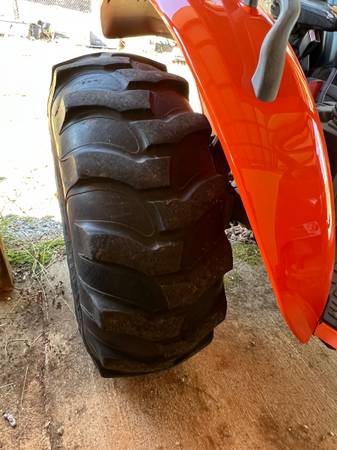 Kubota M7040 - $40,00063470632242177124