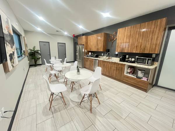$215 Work Smarter in Bedford: Reserved Desks & Office Perks (404 Airport Freeway Frontage Road)63867601951875123