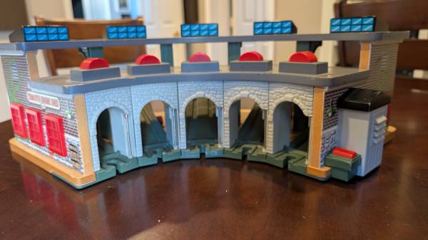 Thomas The Tank Engine Tidmouth Engine Shed Deluxe Roundhouse 1