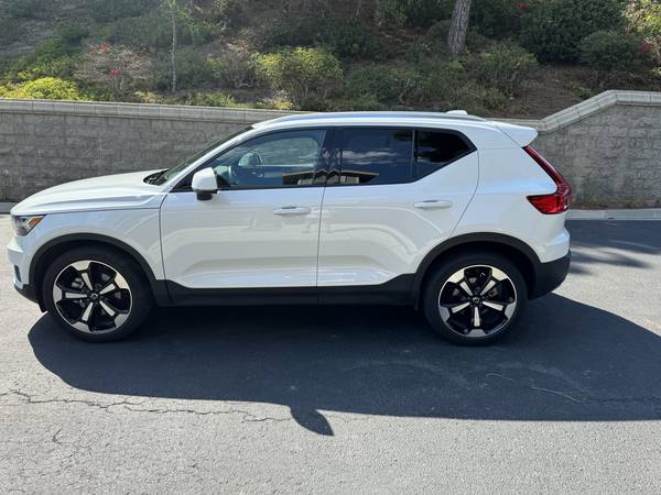 2020 Volvo XC40 T5 AWD Momentum - Impecable, totalmente equipado - $28,950 (La Jolla)63470054289923123