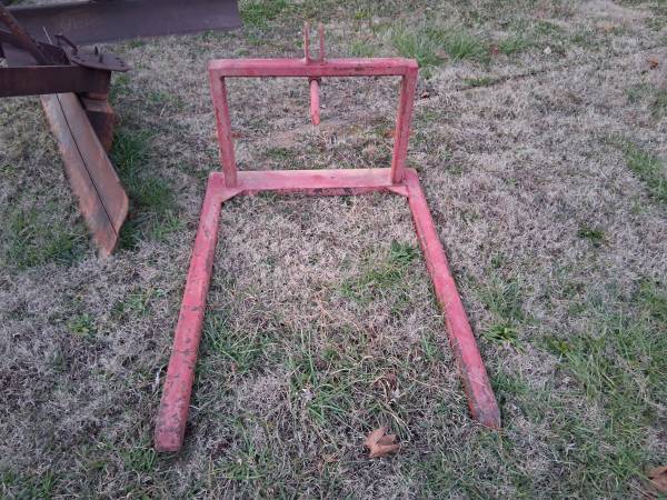 Three Point Hay Mover or Round Bale Fork for Tractor 1