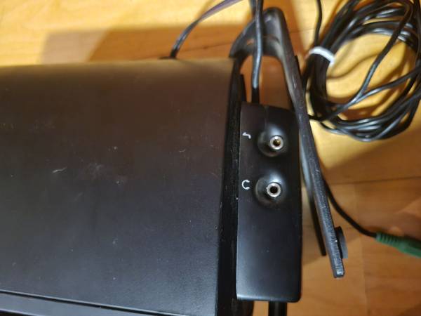 Conjunto de altavoces Kiplsch Promedia 2.1 con cable - $80 (Sedona)62969134036481123