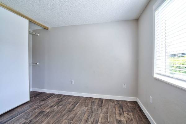 $1,449 / 2hab - 803ft2 - ❤️¡Piso superior con vistas perfectas al arroyo de imágenes!❤️ ¡Un mes gratis!❤️ (5400 Southwest 180th Avenue, Aloha, OR)63831464842243121