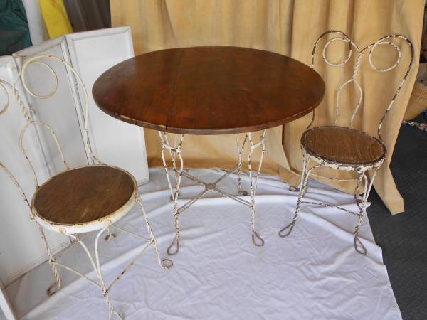 ice cream parlor set/4 chairs 1