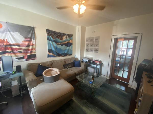 $1,095 / 1br - Row house 1 bedroom right behind Up-Down Arcade Bar! VIDEO TOUR! (Uptown)63990229920514124