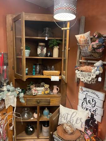 Corner hutch 1