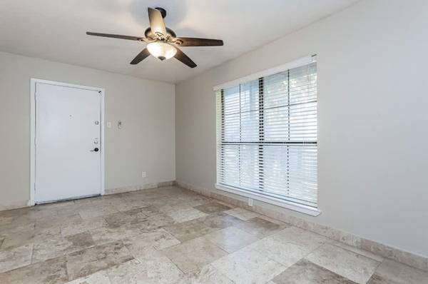 $750 / 480ft2 - STUDIO is the way to GO !! $725-$750.00 (6603 E Lovers Ln, Dallas, TX)63796555748739122