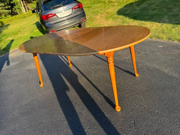 Round Kitchen table with glass or dining room table w/ leafs 1