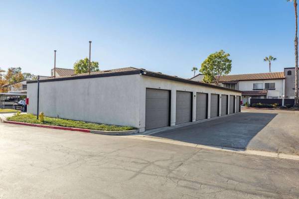 $3,599 / 3br - 1465ft2 - Washer & Dryer Included, 2 Swimming Pools, Energy-Efficient Appliances (Wilmington Ca)63701148320259124