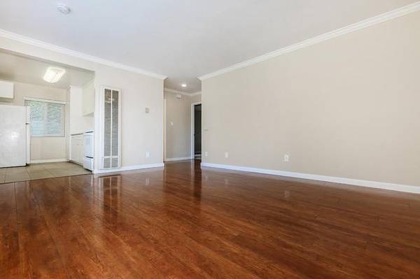 $2,145 / 2br - Fresno Terrace! $500 OFF Spacious 2x1 Upstairs Unit!! Laundry Room! (San Diego)63663922236929120