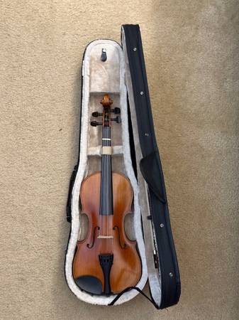 Violin 3/4 Size w/ Case + 2 Bows 1