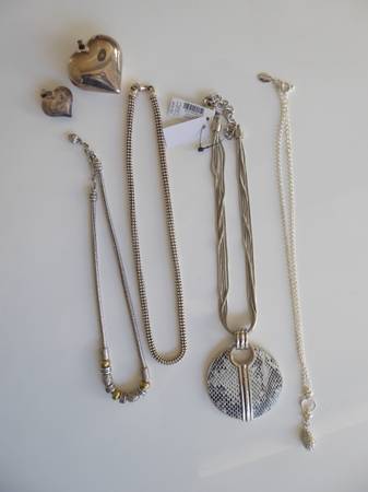 Costume necklaces silver/gold 1