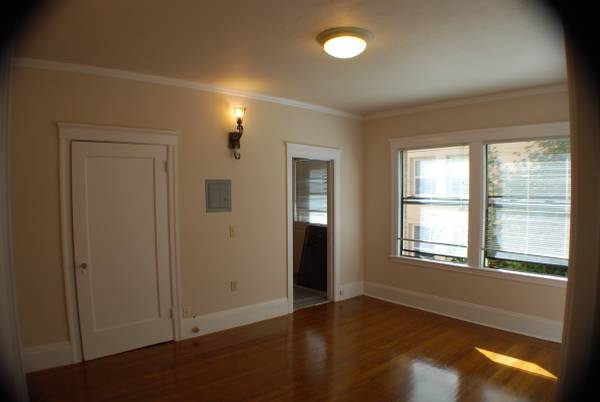 Lake view, Large studio apartment in a popular neighborhood 1