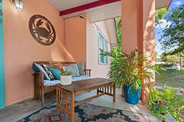 $2,300 / 3br - FURNISHED BEACH HOUSE, avail Dec and Jan (Bay St. Louis MS)63761983887619124
